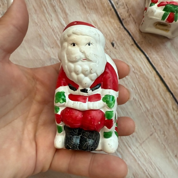 Vintage Santa Claus & Mrs. Claus Ceramic Salt & Pepper Shakers Christmas Holiday - Picture 2 of 9